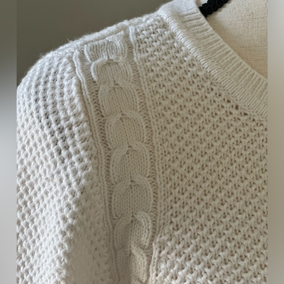 Loft Woman’s size M White Crew Neck Knit Sweater long sleeves cable pattern - Picture 3 of 8